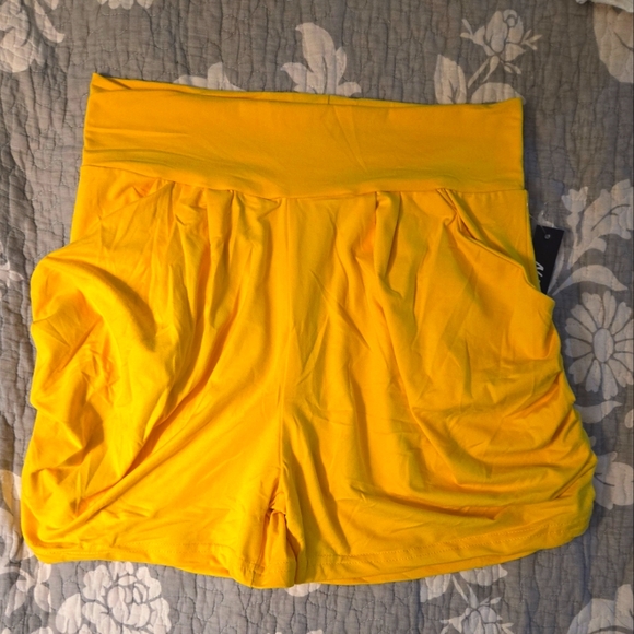 Love Poem NWT Yellow Women's Shorts S/M - Picture 5 of 8